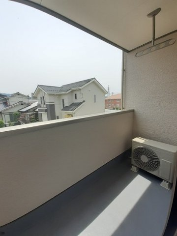 レゾンドⅢ　古市橋のバルコニー|外からの目が気にならないバルコニーで洗濯物が干せます