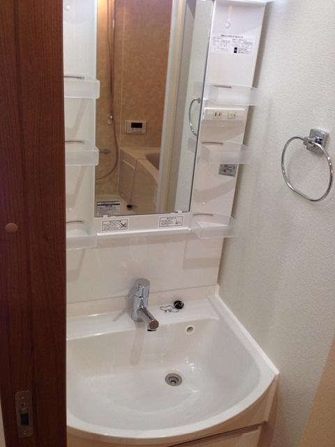 サンネクスト府中の洗面所|脱衣スペースもあります