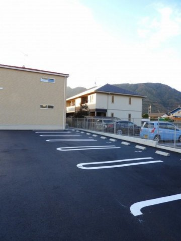 プリムローズⅡの駐車場|カースペースがあります