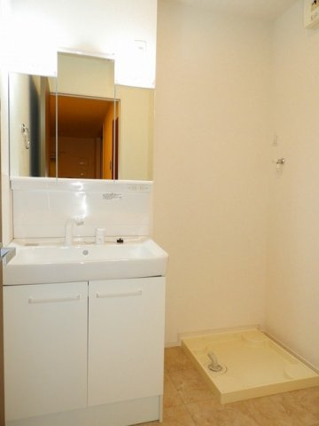 プリムローズⅡの洗面所|スペースが確保できる洗面所です