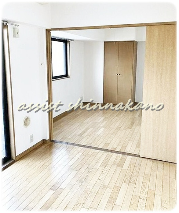 エスコート代田橋の居間・リビング