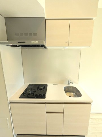 CLARITIA文京湯島の設備|ガス2口システムキッチン、瀟洒でお手入れ楽なガラストップコンロ