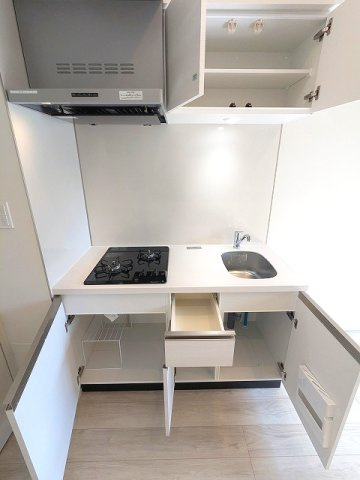 CLARITIA文京湯島のキッチン|ガス2口システムキッチン、瀟洒でお手入れ楽なガラストップコンロ