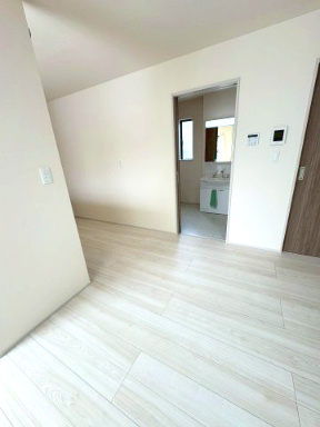 裾野市桃園　新築戸建　全１棟　１号棟の独立洗面台|現地撮影