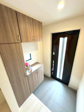 裾野市桃園　新築戸建　全１棟　１号棟の玄関|現地撮影