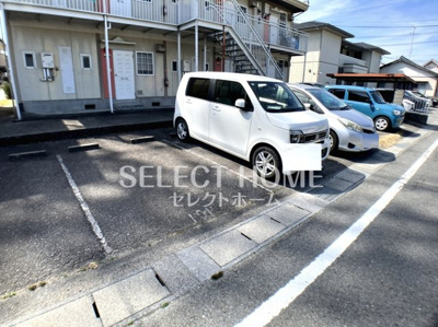 【駐車場】 | ファミール八帖 | 駐車場があるので、車を買う予定の方も安心です