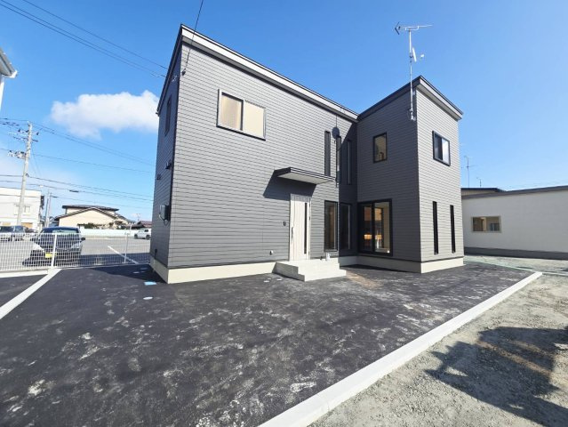 八戸市長苗代内舟渡　B棟