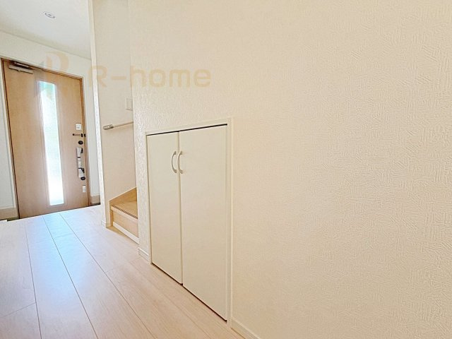 取手市宮和田第9　新築戸建て　1号棟の収納|備蓄品や防災グッズなどの収納にも便利なホール収納！