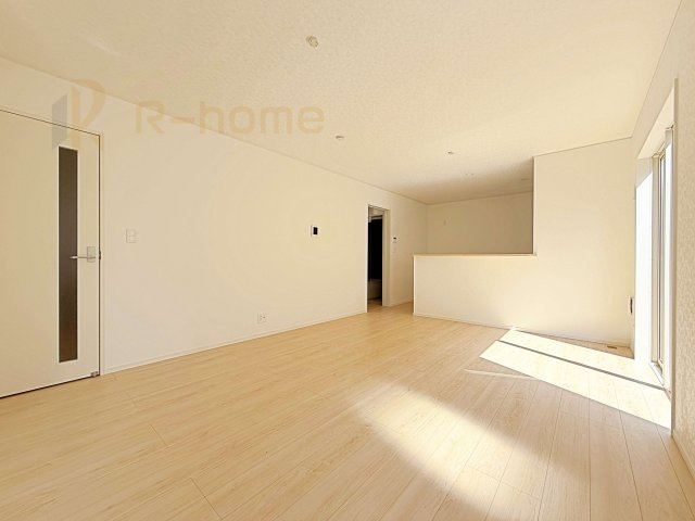 取手市宮和田第9　新築戸建て　1号棟の居間・リビング|広くて明るいＬＤＫ♪ ゆったりくつろげるリビングスペースで、ご家族皆様の笑顔が溢れます。