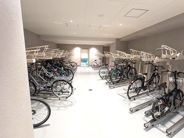 プライムメゾン入谷の設備|専用エレベーターで2Fの屋内自転車置場