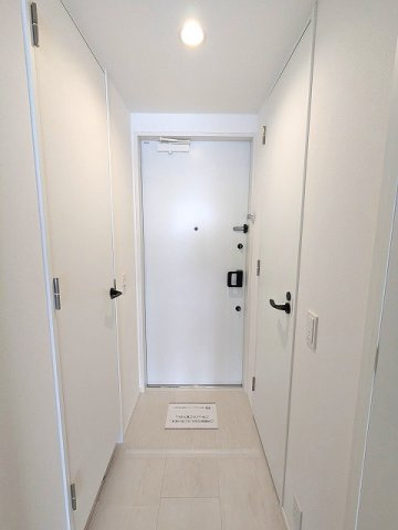 プライムメゾン入谷の設備|ディンプルキーのダブルロックセキュリティ、人感センサー付ライト
