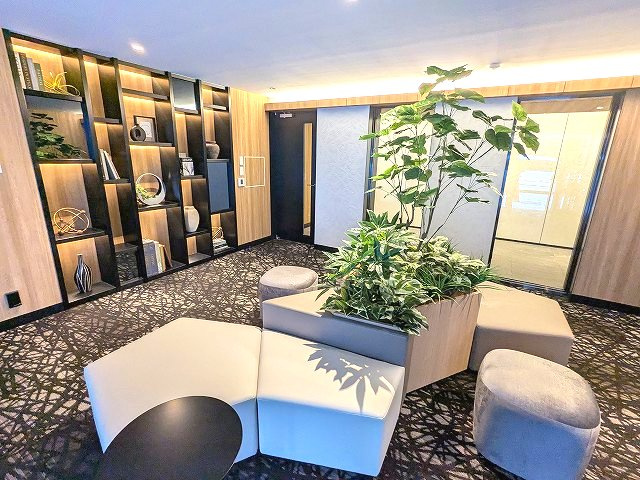 LEFOND PROGRES田原町の設備|1Fにデスクワーク可能な個別スペースが3ヶ所とラウンジスペース