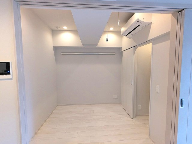 LEFOND PROGRES田原町の設備|洋室、インターネット無料、ペット可、エアコン2台付、ダウンライト付、ウォークインクローゼット、取り外し可能な室内物干し設備付き