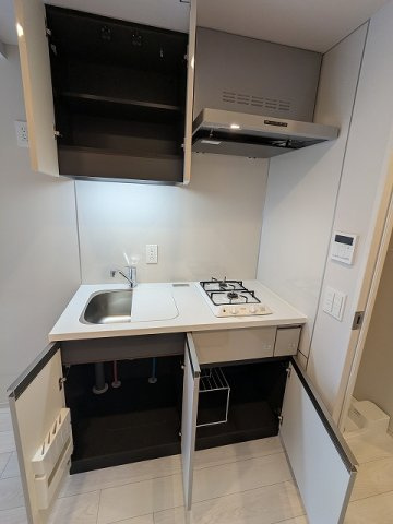 LEFOND PROGRES田原町の設備|ガス2口システムキッチン、シンクカバー付きで料理しやすいです