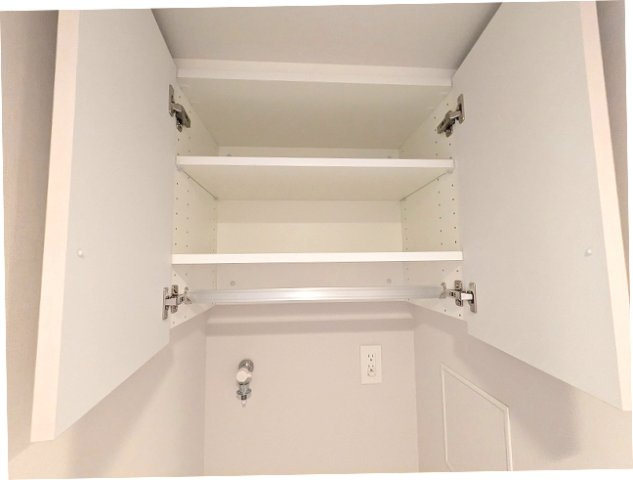 LEFOND PROGRES田原町の設備|洗濯機置場の上部収納下にハンガーストックパイプ付です