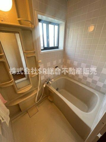 玉串元町1丁目中古戸建の浴室|お風呂には窓もあり、換気がバッチリとできます☆