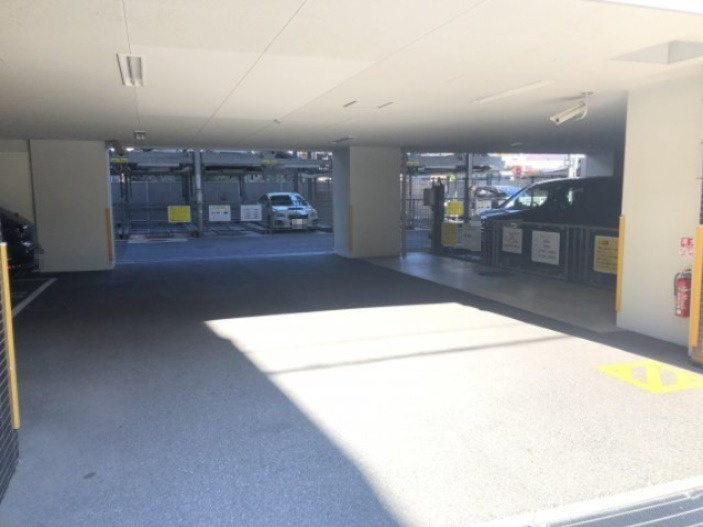 BELISTA北梅田の駐車場