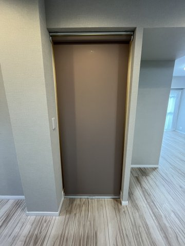 エンゼルハイム長津田のランドリースペース|ロールスクリーンで開閉らくらく