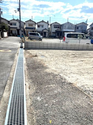 明石市魚住町西岡943-10の前面道路含む現地写真