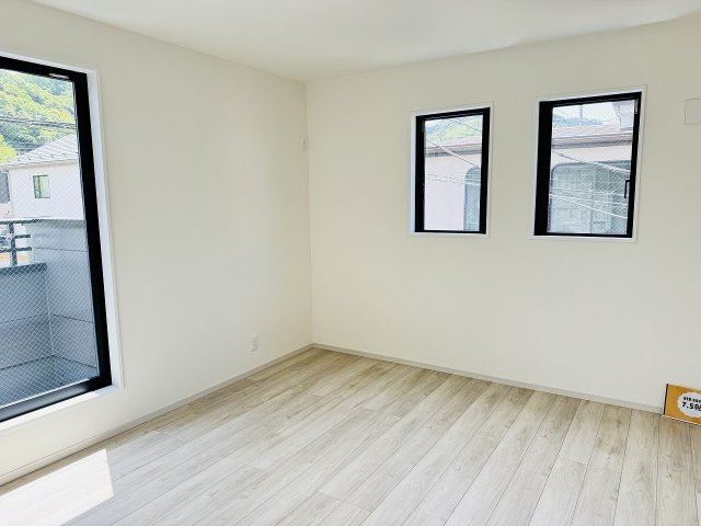 八王子市　高尾町　新築一戸建て　１期の寝室|～2階7.5帖の主寝室　ベッドなど大型家具のレイアウトも楽しめる広さです～