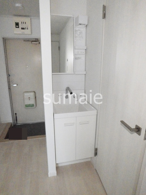 小岩ファミールカメリヤの洗面所|独立洗面台です。