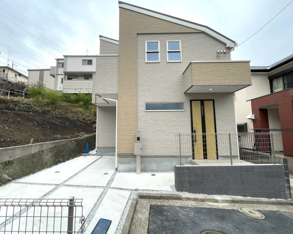 小さなお子様いらっしゃるご家族の皆様へ！ココ、うってうけの間取りです！キッチン横をお子様部屋に出来る安心感ったらありゃしない！な、【港北区篠原西町】新築戸建