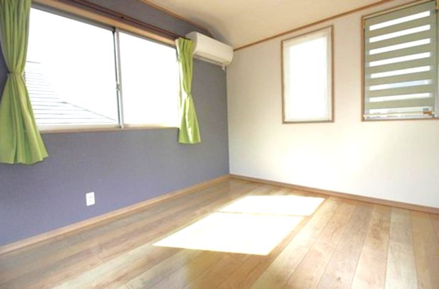 上ヶ原山田町の洋室