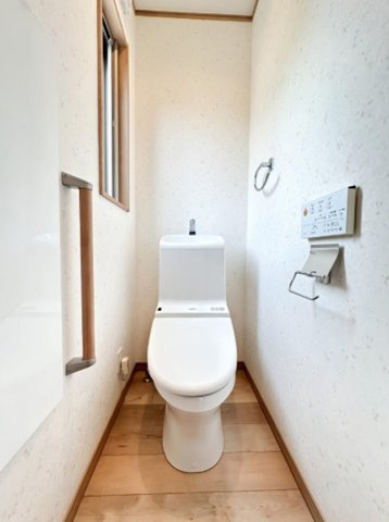 上ヶ原山田町のトイレ|節水型でエコなトイレには、今では当たり前のウォシュレット付き。
