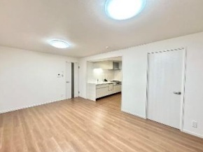 【居間・リビング】 | アステム芦屋B棟 | 2025年12月リフォーム済 の綺麗な住まい。エレベーター停止階のためお出かけに便利♪