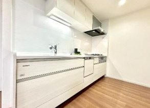 【キッチン】 | アステム芦屋B棟 | 食洗機は手洗いよりも時間の節約ができるので、子育てや家事で忙しい家庭の見方です