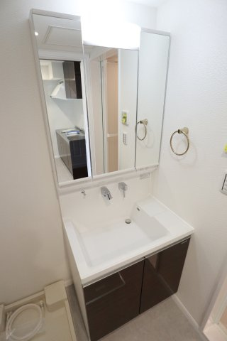 Sakura ST.東中神の独立洗面台|※別部屋のイメージ写真です。実際のお部屋とは異なります。