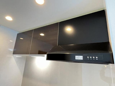 【キッチン】 | （仮称）調布市富士見町２丁目新築アパート | 吊戸棚（イメージ）