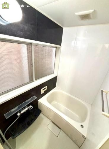 川口市安行領根岸　中古一戸建ての浴室