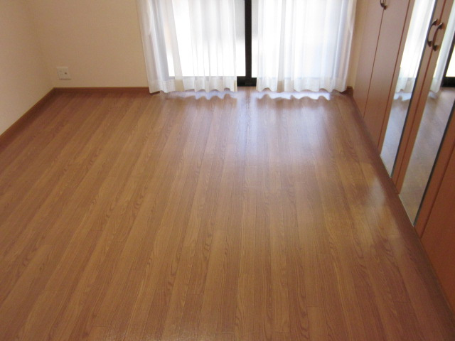 ヴィラ西原の寝室|洋室