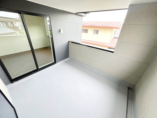 島田市稲荷　新築戸建のバルコニー