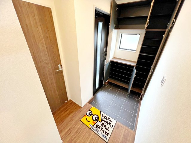島田市稲荷　新築戸建の玄関