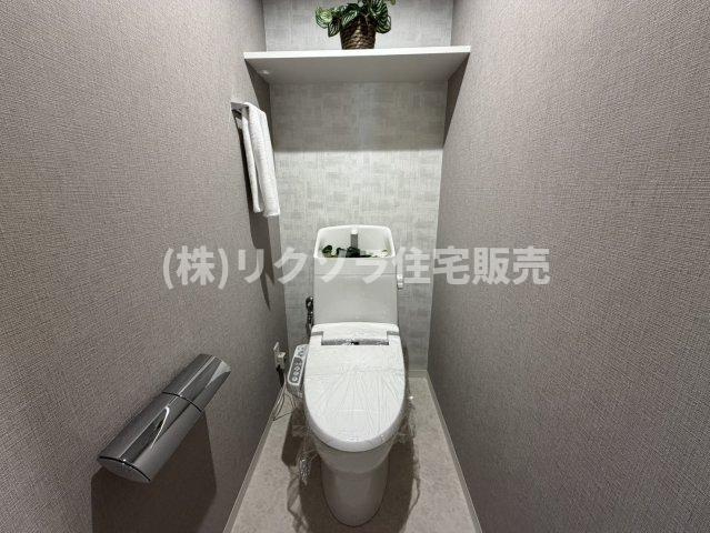 プライムコート高槻総持寺のトイレ|温水洗浄便座付き
■物件内覧・資金計画相談・住宅ローン相談、リフォーム相談、お問合せ受付中■
※当日・翌日のご内覧、ご相談はお電話でのお問合せがスムーズです！