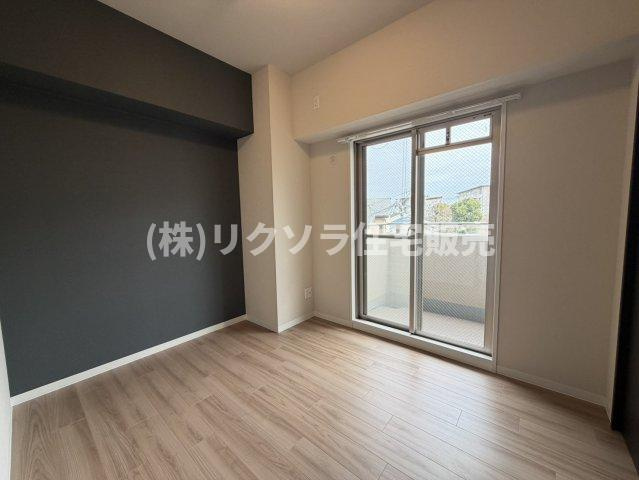 プライムコート高槻総持寺の洋室|洋室5.0帖
■物件内覧・資金計画相談・住宅ローン相談、リフォーム相談、お問合せ受付中■
※当日・翌日のご内覧、ご相談はお電話でのお問合せがスムーズです！