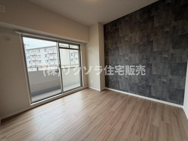 プライムコート高槻総持寺の寝室|洋室5.6帖
■物件内覧・資金計画相談・住宅ローン相談、リフォーム相談、お問合せ受付中■
※当日・翌日のご内覧、ご相談はお電話でのお問合せがスムーズです！