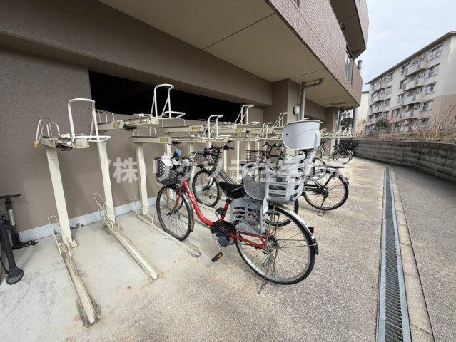 プライムコート高槻総持寺の駐輪場|■物件内覧・資金計画相談・住宅ローン相談、リフォーム相談、お問合せ受付中■
※当日・翌日のご内覧、ご相談はお電話でのお問合せがスムーズです！