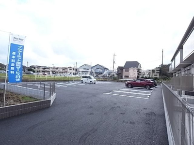 【駐車場】 | スマートエメロード | 駐車スペースもあります