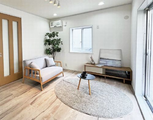 【仲介手数料０円】綾瀬市上土棚中6丁目　中古一戸建ての居間・リビング|綾瀬市上土棚中6丁目　中古一戸建て
