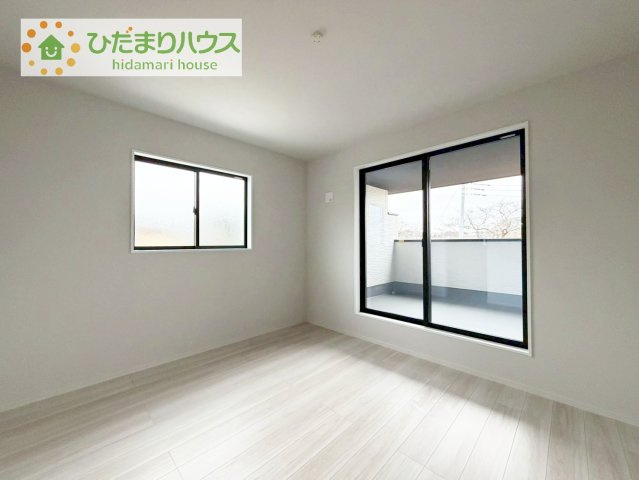 【寝室】 | 土浦市桜町2期　新築戸建　2号棟 | バルコニーに面していて、たっぷり光りの入る明るい主寝室です！