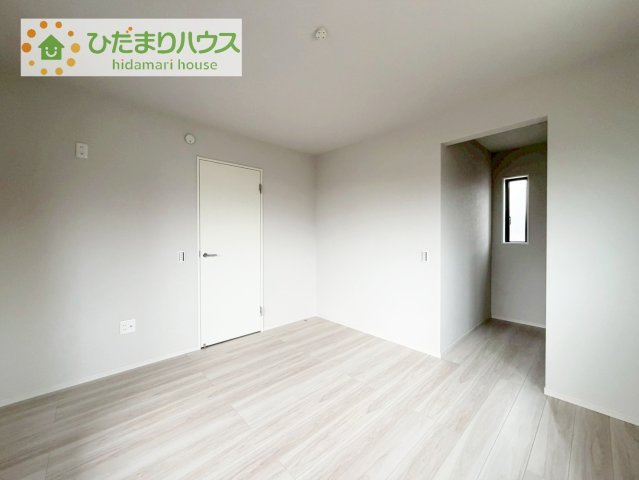 【寝室】 | 土浦市桜町2期　新築戸建　2号棟 | 広めの主寝室は、ベッドの他にもパソコンデスクやドレッサーなども置けちゃいます(*^-^*)