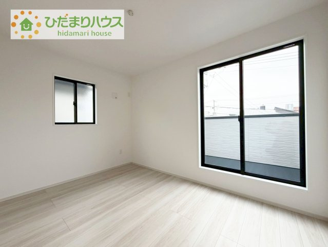 【洋室】 | 土浦市桜町2期　新築戸建　2号棟 | バルコニーに面している居室なので、自然と光が差し込みます♪