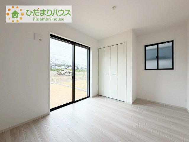 【洋室】 | 土浦市桜町2期　新築戸建　2号棟 | お掃除しやすく、清潔感を保てるのでダニも発生しにくいフローリング♪