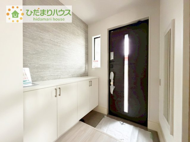 【玄関】 | 土浦市桜町2期　新築戸建　2号棟 | 家族の靴をたっぷり収納！大型シューズクローゼット付き(^^♪