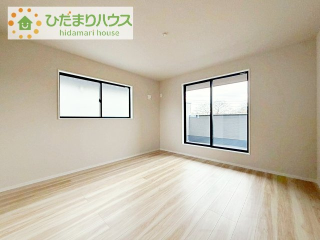 【寝室】 | 土浦市桜町2期　新築戸建　1号棟 | バルコニーに面していて、たっぷり光りの入る明るい主寝室です！