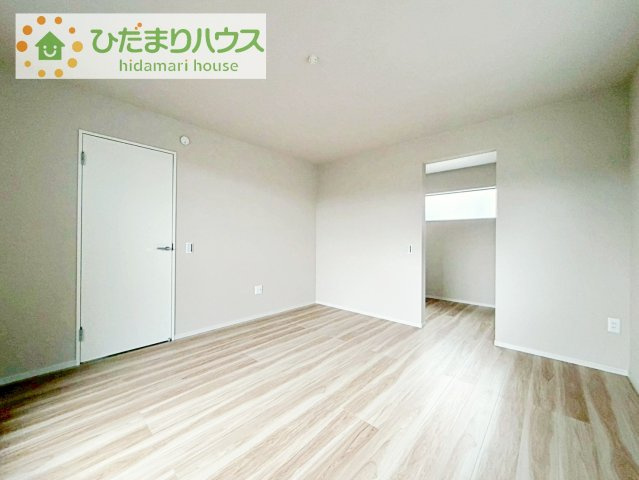 【寝室】 | 土浦市桜町2期　新築戸建　1号棟 | 広めの主寝室は、ベッドの他にもパソコンデスクやドレッサーなども置けちゃいます(*^-^*)