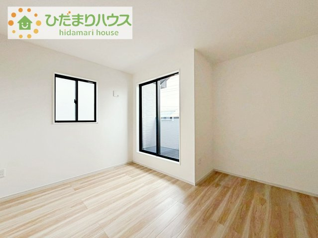 【洋室】 | 土浦市桜町2期　新築戸建　1号棟 | お掃除しやすく、清潔感を保てるのでダニも発生しにくいフローリング♪